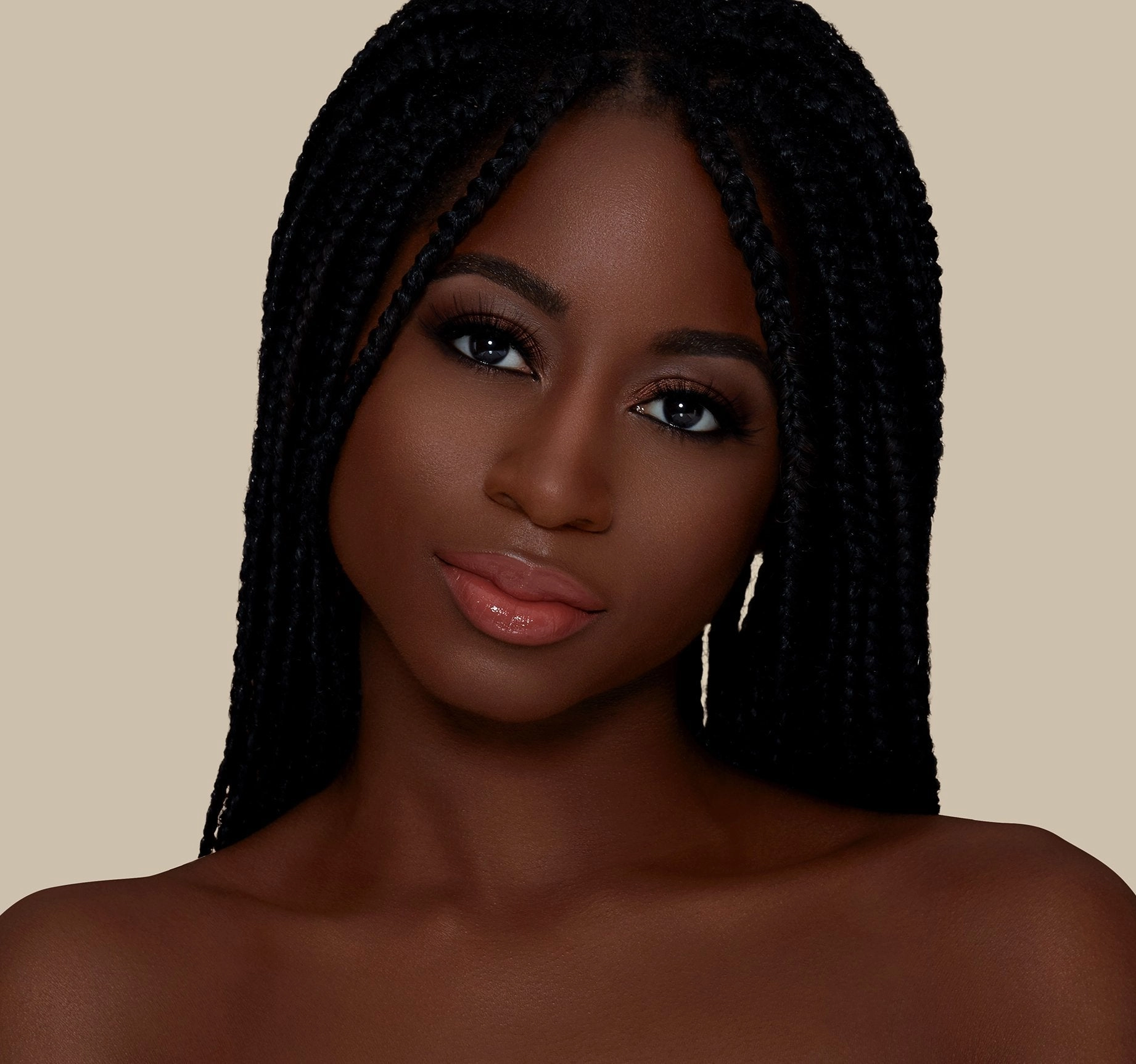 FULL-COVERAGE FLUIDITY FOUNDATION - F5.30 Retro-inspired Live chat