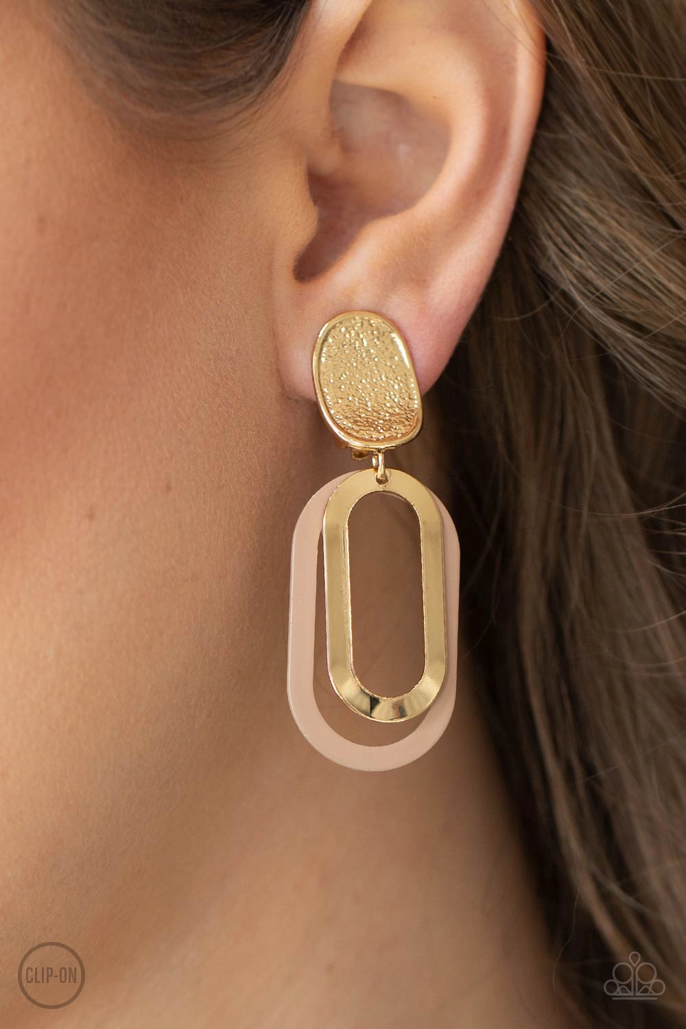 Melrose Mystery Brown
Clip-On Earrings Paparazzi