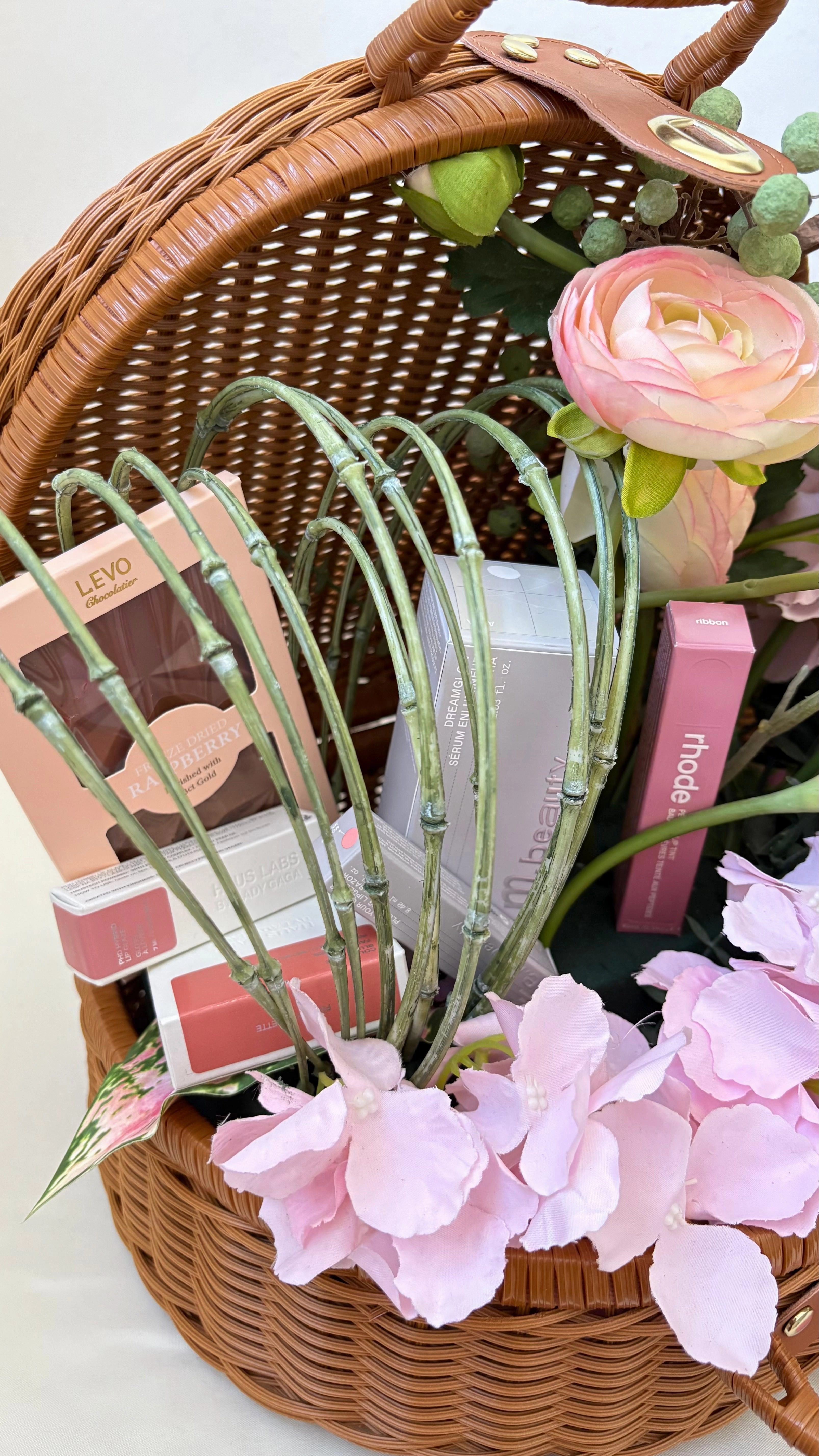 Piece of Chocolate   5 Pieces of Makeup and Basket Design with Japanese Rose