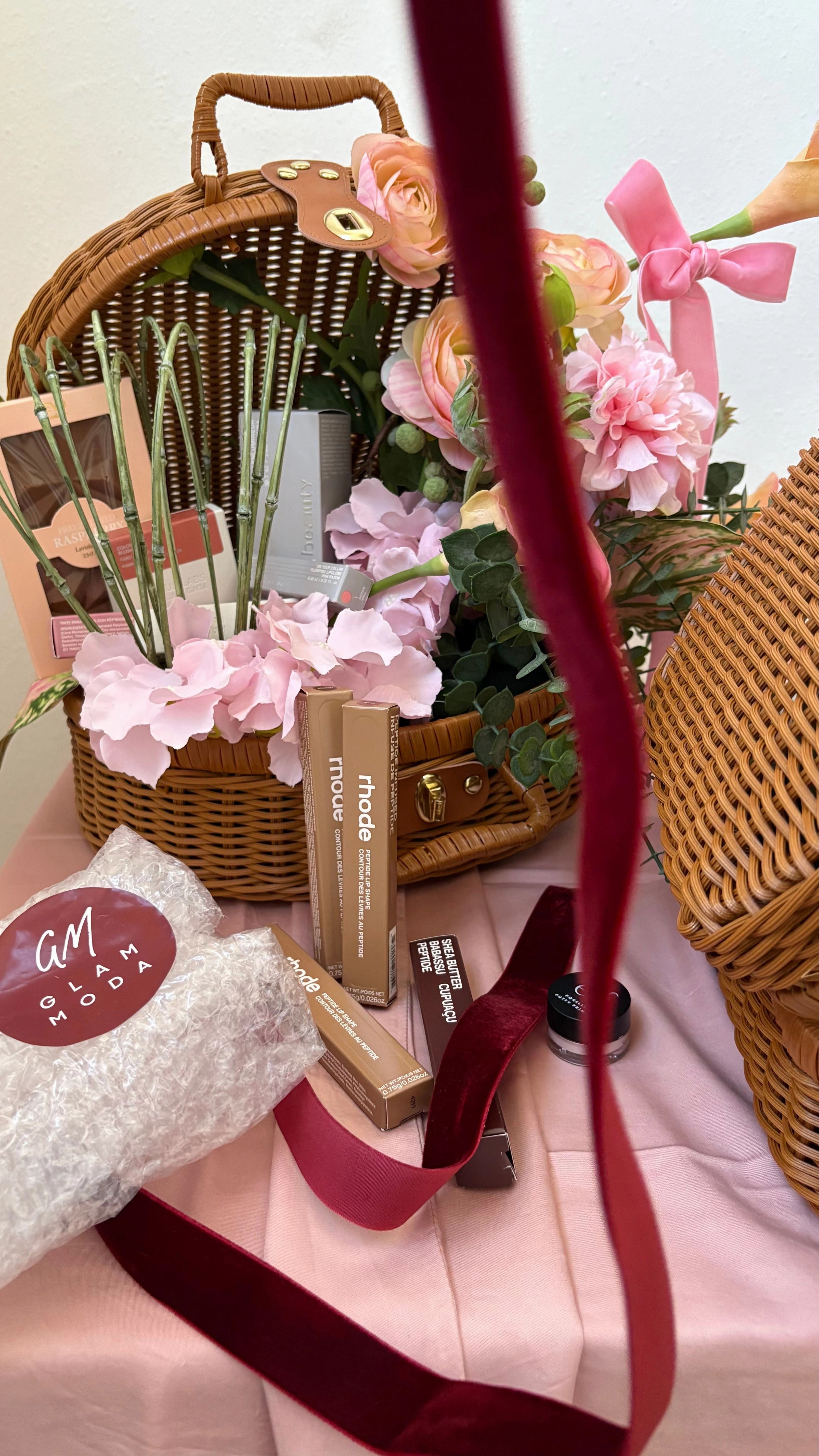 Piece of Chocolate   5 Pieces of Makeup and Basket Design with Japanese Rose