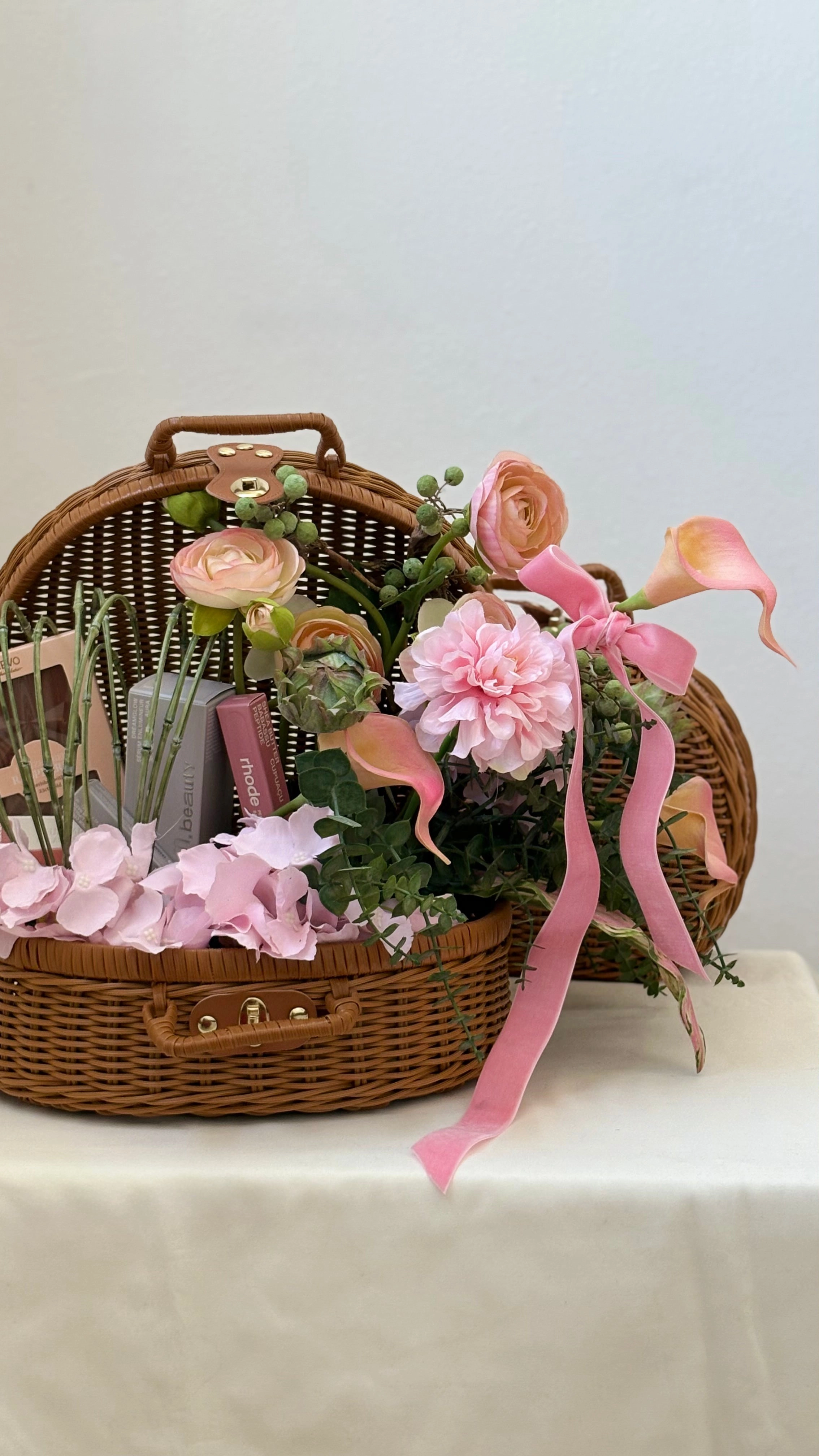 Piece of Chocolate   5 Pieces of Makeup and Basket Design with Japanese Rose