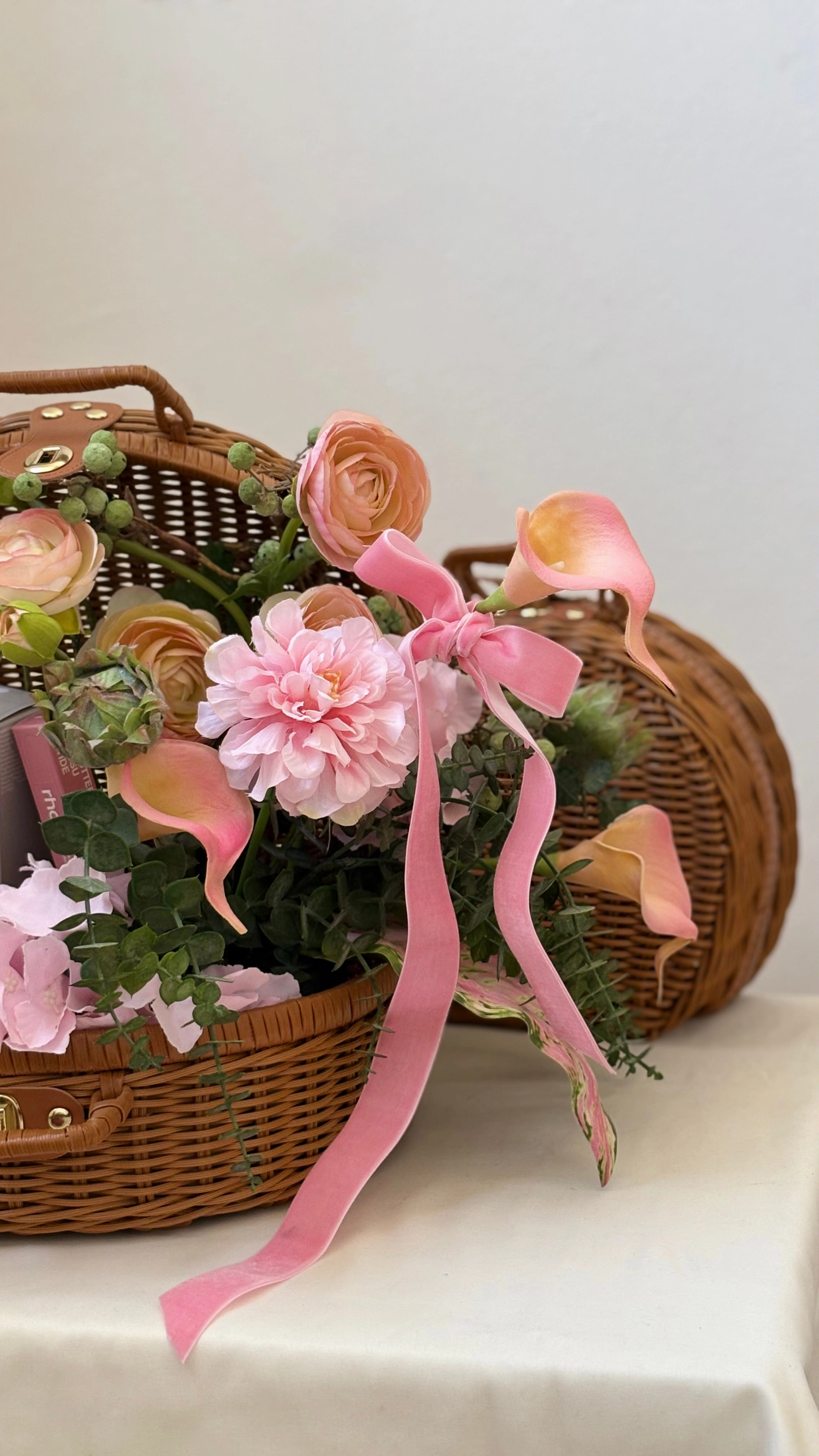 Piece of Chocolate   5 Pieces of Makeup and Basket Design with Japanese Rose
