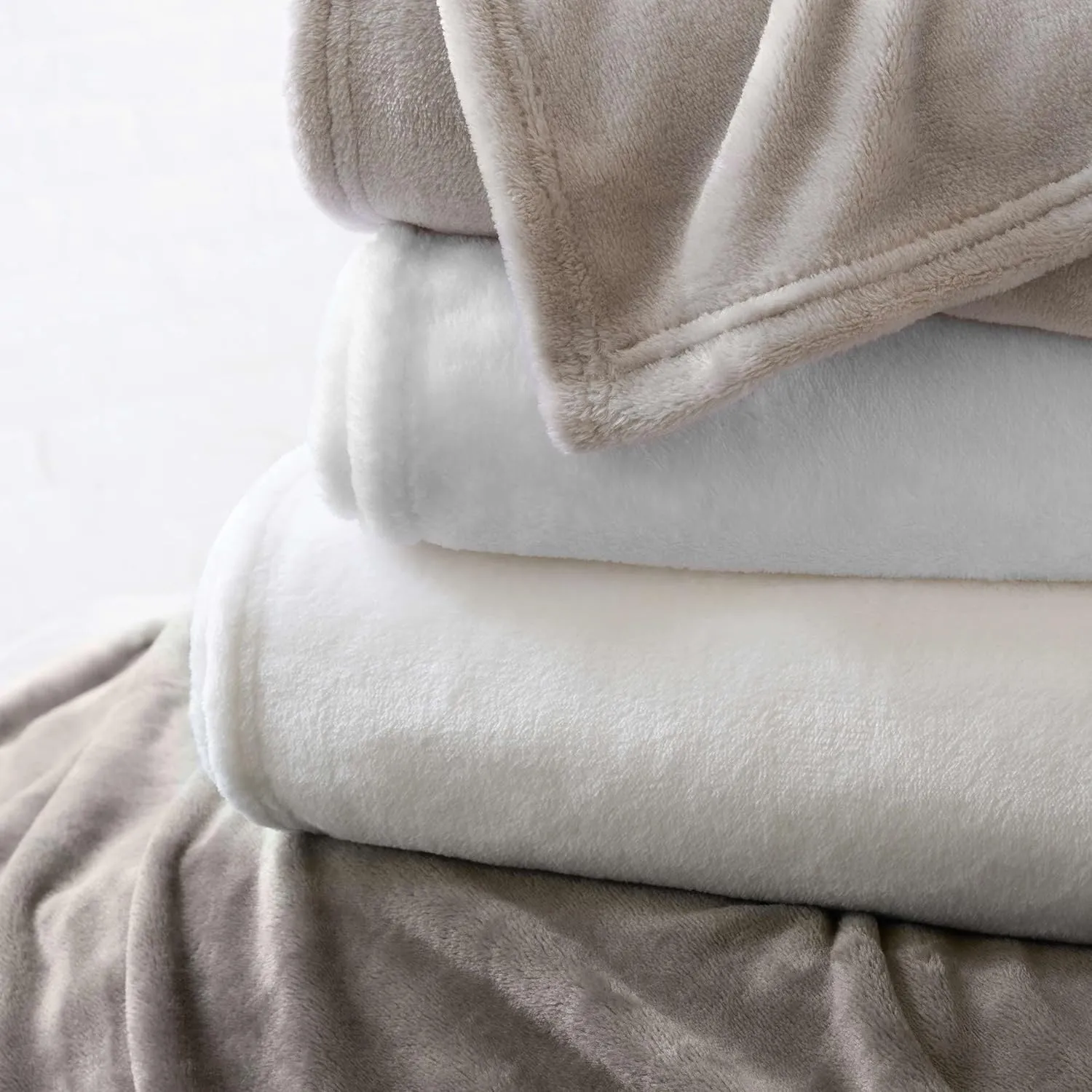 Sheepy Fleece 2.0 White Blanket, Full/Queen Size, White Solid Pattern