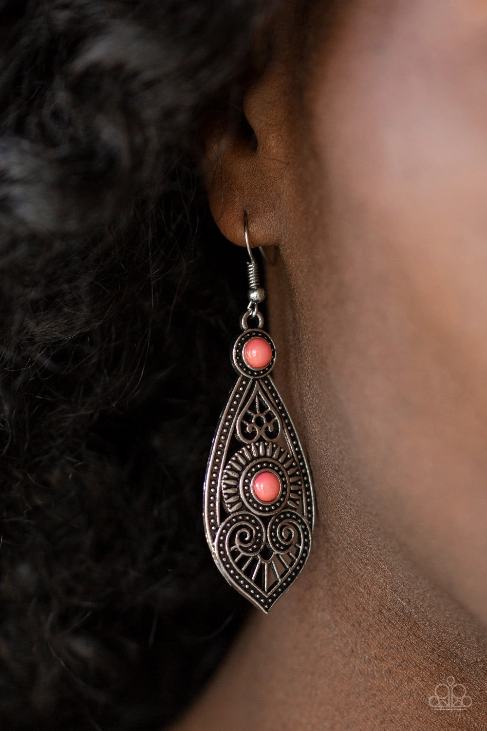 SWEETLY SIREN - PINK BEADS TEXTURED ALMOND SHAPE SILVER PENDANT EARRINGS
