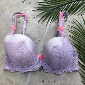 Victoria’s Secret Lace Bra - Size 32D