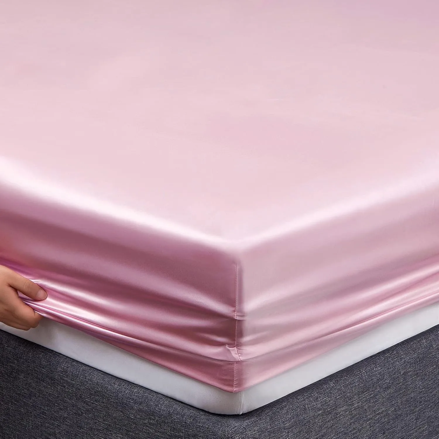 Vonty Satin Sheets Full Size Silky Soft Satin Bed Sheets Pink Sheet Set, 1 Deep Pocket Fitted Sheet   1 Flat Sheet   2 Pillowcases